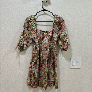 Forever 21 • Floral Puff Sleeve Dress • Size Medium • Pockets!